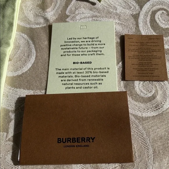 Burberry NEW with original tags, plaid full zip around wallet! $690 Retail - Picture 8 of 16